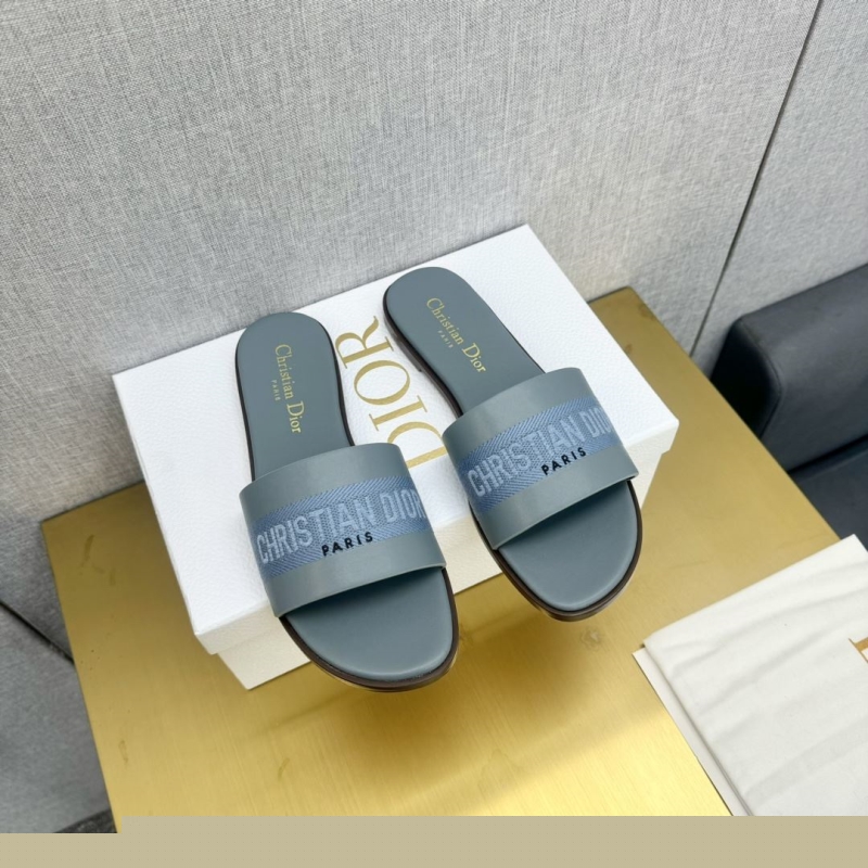 ch**an D*or slippers